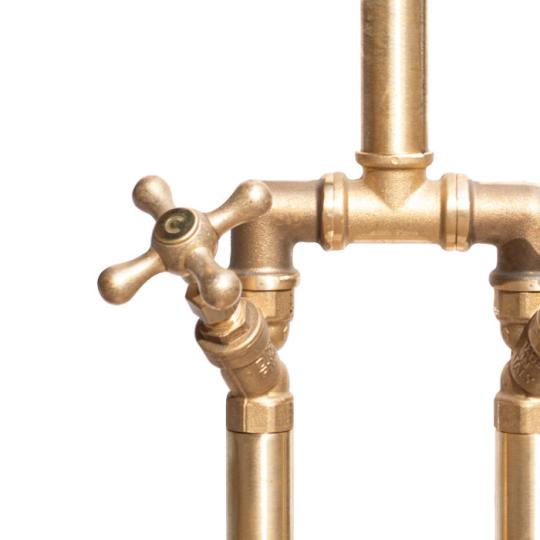 bronz rez kulteri zuhany kerti zuhanyzo klasszikus rusztikus medence labmoso elegans kertizuhany esozteto.jpg